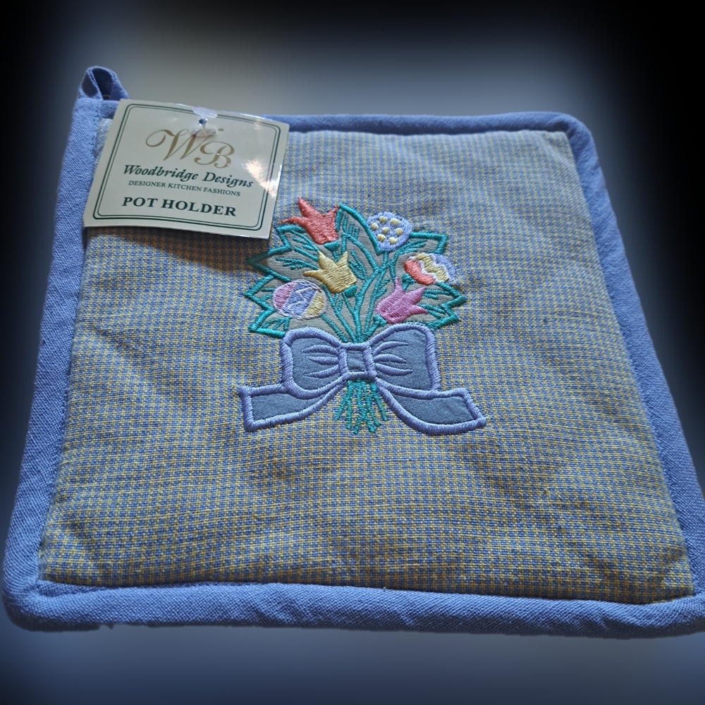 WB Woodbridge Designs Designer Kitchen Fashions Blue Floral Pot Holder NWT